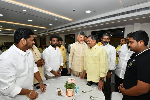 In Pics: మహానాడులో చంద్రబాబు కీలక భేటీలు - ఎన్నారైలు, విరాళాలు ఇచ్చిన వారితో సమావేశాలు