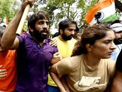 Wrestlers Protest: घसीटते हुए ले गए, की हाथापाई... हिरासत में लेने के बाद पुलिस ने उखाड़े पहलवानों के तंबू