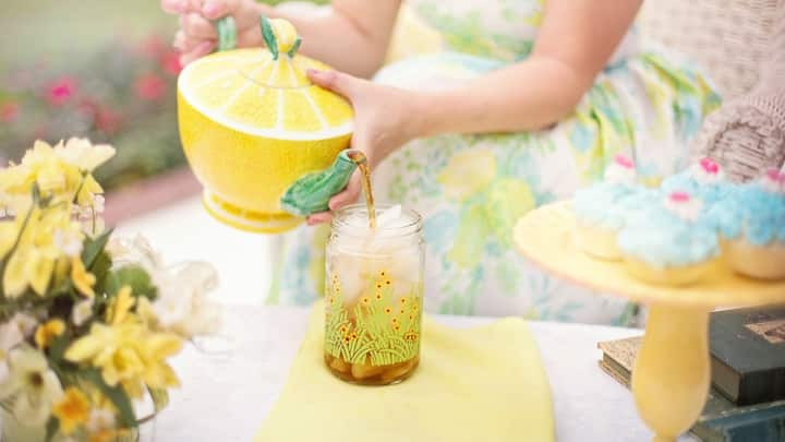 Lemon Based Drinks:লেবু খেতে ভালোবাসেন? তা হলে হয়তো অজান্তেই বহু রোগব্যাধির সঙ্গে লড়ার ক্ষমতা তৈরি হচ্ছে আপনার শরীরে। আর লেবু দিয়ে তৈরি পানীয় সেবন করতে তো কথাই নেই।