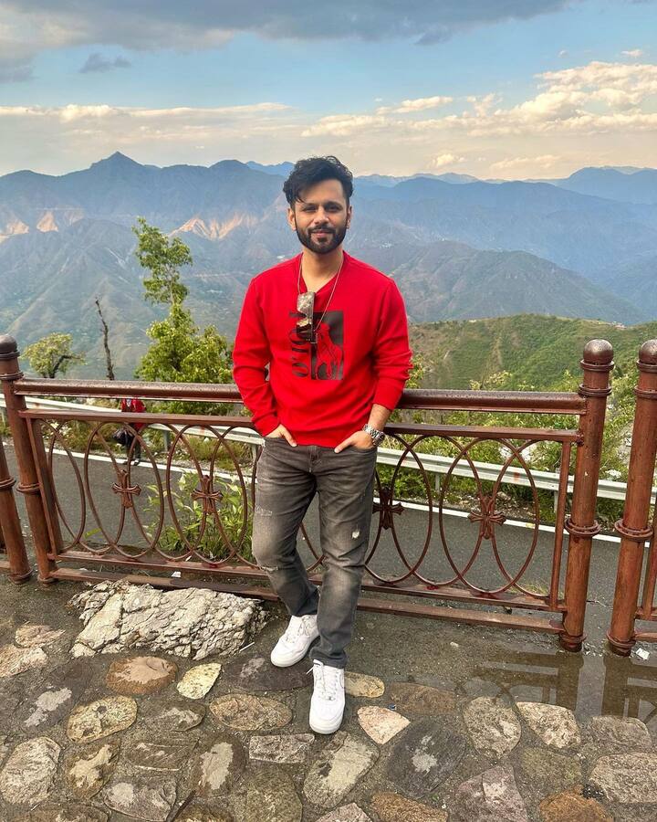 आगे राहुल ने कहा, 'मैंने जब से शुरू किया है तब से मैं वजन कम कर रहा हूं. मैं अब ज्यादा पतला और अच्छा फील कर रहा हूं. जब आप फास्ट करते हैं, तो ये बहुत मुश्किल हो जाता है. आपको अपनी क्रेविंग्स को डायवर्ट करना होता है.'  बता दें किराहुल अपनी पीठ की चोट लगने के कारण वर्क आउट नहीं कर  पा रहे थे. इसलिए उन्होंने वजन कम करने के लिए फास्ट करने के बारे में सोचा.