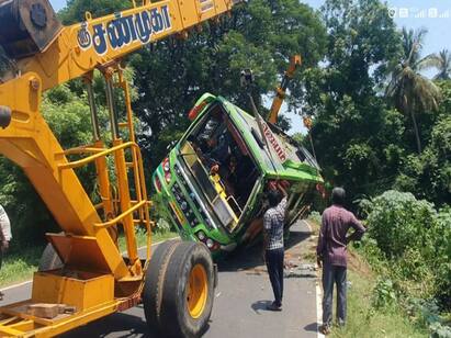 Trichy: 20 injured in private bus overturn accident Trichy: திடீரென கவிழ்ந்த தனியார் பேருந்து.. விபத்தில் சிக்கிய பயணிகள்.. 20 பேர் காயம்!