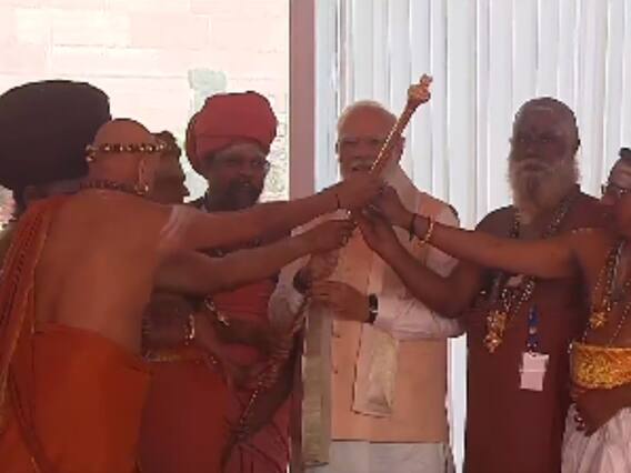 New Parliament Building: संसद में सेंगोल की स्थापना, श्रमजीवियों को सम्मान... तस्वीरों में देखिए कैसे हुआ नए भवन का उद्घाटन