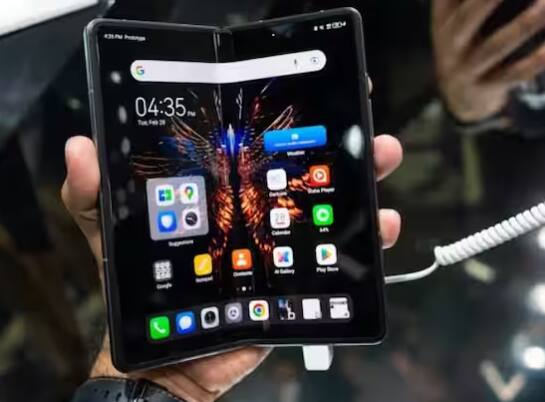 Techno Phantom V Fold 5G:  ਇਸ ਫੋਨ ਦੀ ਕੀਮਤ 88,888 ਰੁਪਏ ਹੈ। ਇਹ ਭਾਰਤ ਵਿੱਚ ਬਣਿਆ ਸਭ ਤੋਂ ਸਸਤਾ ਫੋਲਡੇਬਲ ਫੋਨ ਹੈ। ਇਸ 'ਚ 12GB ਰੈਮ ਅਤੇ 256GB ਇੰਟਰਨਲ ਸਟੋਰੇਜ ਦਿੱਤੀ ਗਈ ਹੈ। ਸਮਾਰਟਫੋਨ ਵਿੱਚ LTPO ਡਿਸਪਲੇ, Mediatek Dimensity 9000+ ਚਿਪਸੈੱਟ, 50MP ਪ੍ਰਾਇਮਰੀ ਕੈਮਰਾ ਅਤੇ 5000 mAh ਬੈਟਰੀ ਹੈ।