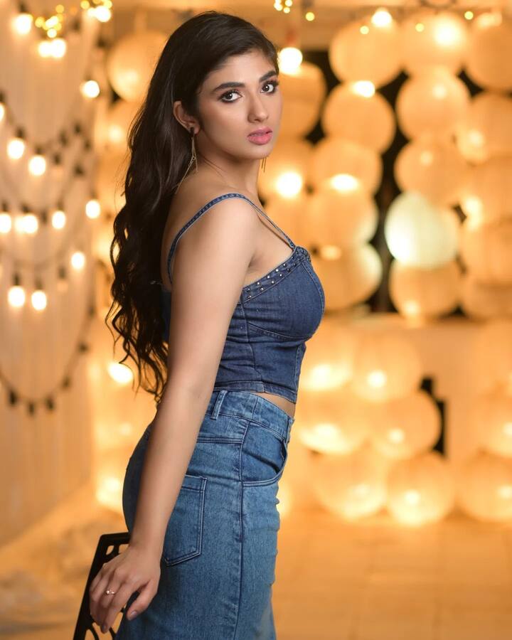 ప్రగ్యా నగ్ర లేటేస్ట్ ఫొటోలు