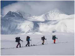 माउंट एवरेस्ट चढ़ने में कितना वक्त लगता है और एक बार जाने में कितना खर्चा हो जाता है?