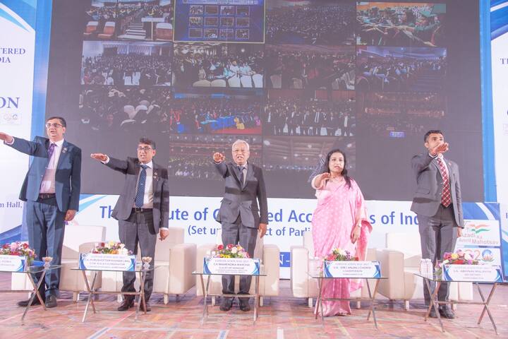 આઈસીએઆઈનાં પ્રેસિડેન્ટ સીએ અનિકેત તલાટીએ ત્રણ લેશન ઉપર ભાર મૂકતાં જણાવ્યું હતું કે જીવનમાં તમે આંતરિક ઊર્જાસભર અને આંતરિક રીતે પ્રેરાઈને તમારા ક્લાયન્ટને યોગ્ય સલાહ આપો, ટાઈમ મેનેજમેન્ટ કરો અને હંમેશા હાર્ડવર્ક કરો.