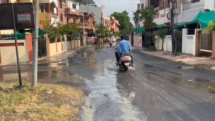 दुसरीकडे, पावसामुळे तापमानात घट झाल्याने वातावरणात सुखद गारवा निर्माण झाला. परिणामतः नागपूरकरांना ऊन आणि उकाड्यापासून दिलासा मिळाला.