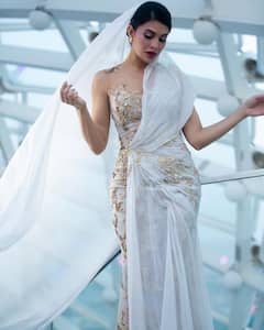 Jacqueline Fernandez:  परी म्हणू की सुंदरा...; जॅकलिनच्या ग्लॅमरस लूकनं वेधलं लक्ष