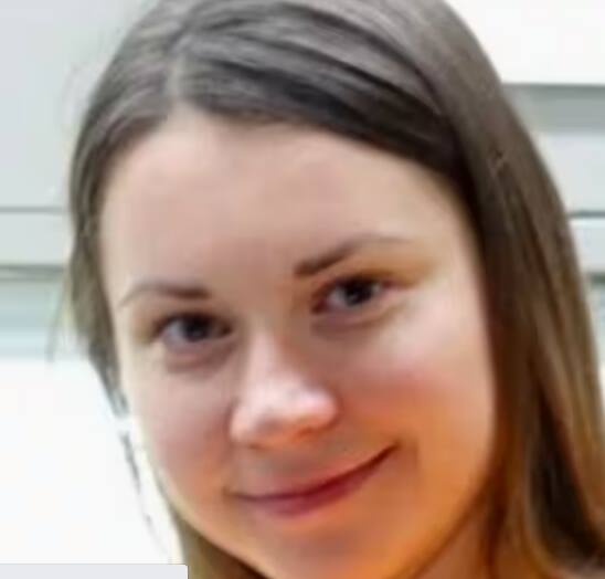 ਬਿਲ ਗੇਟਸ ਦਾ ਜਨਮ 28 ਅਕਤੂਬਰ 1955 ਨੂੰ ਵਾਸ਼ਿੰਗਟਨ ਵਿੱਚ ਇੱਕ ਉੱਚ-ਮੱਧਵਰਗੀ ਪਰਿਵਾਰ ਵਿੱਚ ਹੋਇਆ ਸੀ। ਉਨ੍ਹਾਂ ਦੇ ਪਿਤਾ ਦਾ ਨਾਮ ਵਿਲੀਅਮ ਐਚ. ਗੇਟਸ ਅਤੇ ਮਾਤਾ ਦਾ ਨਾਮ ਮੈਰੀ ਮੈਕਸਵੈਲ ਸੀ।