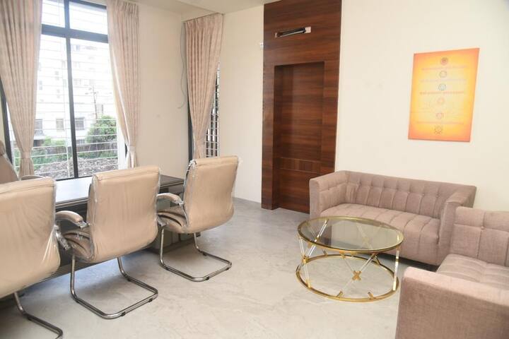 कोल्हापुरातील नागाळा पार्कातील भाजपच्या नवीन कार्यालयाचे लोकार्पण करण्यात आले. यावेळी चंद्रकांत पाटील यांनी भाजप कार्यकर्त्यांना मार्गदर्शन केले.