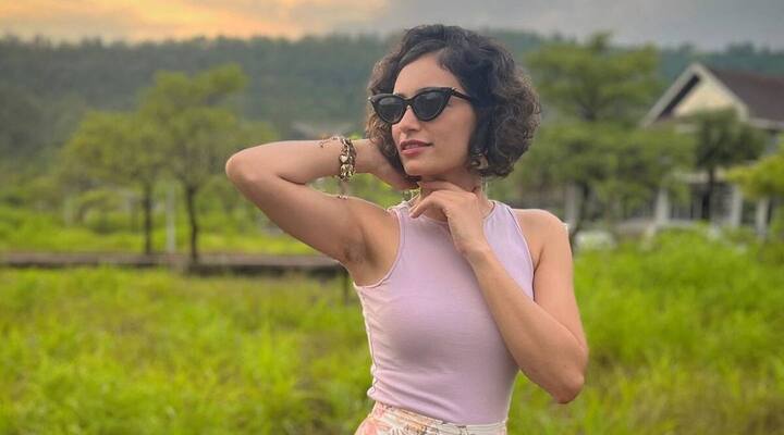 ਵੈਭਵੀ ਦੀ ਪ੍ਰਾਰਥਨਾ ਸਭਾ ਦੌਰਾਨ ਉਸ ਦੀ ਕਰੀਬੀ ਦੋਸਤ ਆਕਾਂਕਸ਼ਾ ਰਾਵਤ ਨੇ ਬਾਂਬੇ ਟਾਈਮਜ਼ ਨੂੰ ਦੱਸਿਆ ਕਿ ਉਸ ਦਾ ਪਰਿਵਾਰ ਜਲਦੀ ਹੀ ਅਭਿਨੇਤਰੀ ਦੀਆਂ ਅਸਥੀਆਂ ਨੂੰ ਵਿਸਰਜਨ ਕਰਨ ਲਈ ਗੁਜਰਾਤ ਜਾਵੇਗਾ। ਉਸਨੇ ਸਾਂਝਾ ਕੀਤਾ, “ਅੱਜ ਪ੍ਰਾਰਥਨਾ ਸਭਾ ਹੈ ਅਤੇ ਜਲਦੀ ਹੀ ਉਸਦਾ ਪਰਿਵਾਰ ਨਰਮਦਾ ਵਾਪਸ ਆ ਜਾਵੇਗਾ। ਉਸ ਦੀਆਂ ਅਸਥੀਆਂ ਨੂੰ ਨਦੀ ਵਿੱਚ ਵਿਸਰਜਿਤ ਕਰਨ ਲਈ ਗੁਜਰਾਤ ਲਈ ਰਵਾਨਾ ਹੋਵੇਗਾ।