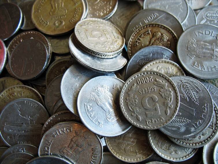 How many coins can be deposited in the bank at once, know RBI rule Coin Deposit Rule: બેંકમાં એક સાથે કેટલા સિક્કા કરાવી શકાય છે જમા, જાણો આરબીઆઈનો નિયમ