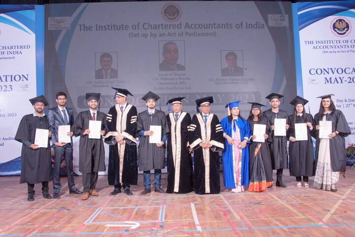 આઈસીએઆઈનાં પ્રેસિડેન્ટ સીએ અનિકેત તલાટીએ જણાવ્યું હતું કે, ભૂતકાળમાં સીએ બનનારાઓની સંખ્યા 3 થી 5 ટકા જેટલી હતી. જ્યારે હવે ડિઝિટલાઈઝેશનના જમાનામાં રિસોર્સિસ વધવાના કારણે પરિણામની ટકાવારી વધી છે. કાર્યક્રમમાં હાજર રહેલા તાજેતરમાં પાસ થયેલા નવા ચાર્ટર્ડ એકાઉન્ટન્ટસને સીએ વ્યવસાય અંગે પ્રોત્સાહિત કરતાં તેમણે જણાવ્યું હતું કે, આપણું ધ્યેય હંમેશા ઊંચું હોવું જોઈએ, અને નેશન ફસ્ટની ભાવના હોવી જોઈએ. ભવિષ્યમાં ઉભી થનારી દરેક તક ઝડપી લેવા ઉત્સુક રહેજો.