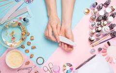 20 रूपयात करा मॅनिक्युअर आणि मिळवा सुंदर गुलाबी नखे