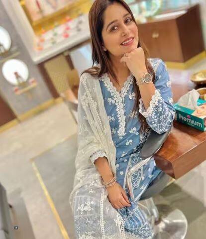 ਜਿੱਥੇ ਸ਼ੋਏਬ ਫਿਲਹਾਲ ਟੀਵੀ ਡਰਾਮਾ 'ਅਜੂਨੀ' 'ਚ ਰੁੱਝੇ ਹੋਏ ਹਨ, ਉੱਥੇ ਹੀ ਦੀਪਿਕਾ ਆਪਣੀ ਪ੍ਰੈਗਨੈਂਸੀ ਨੂੰ ਇੰਜੌਏ ਕਰ ਰਹੀ ਹੈ।