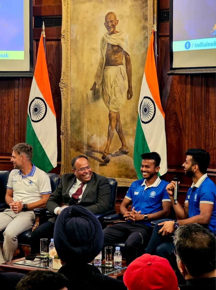 ভারতীয় হকির ঐতিহ্য নিয়ে আলোচনা থেকে বর্তমান সাফল্য, হালকা মেজাজের আলোচনায় উঠে এল একাধিক প্রসঙ্গ।