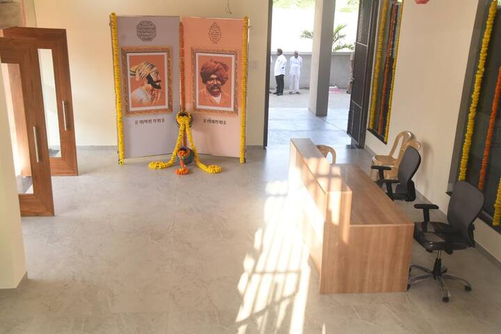 स्वातंत्र्यवीर सावरकर यांच्या जयंतीचे औचित्य साधून रविवारी या कार्यालयाचा शुभारंभ करण्यात आला.