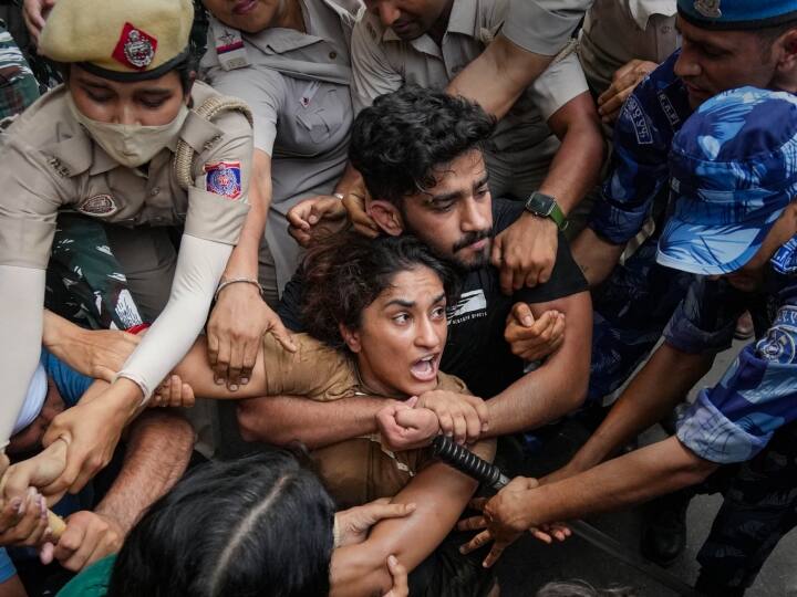 wrestlers protest delhi police justified action says no permission on jantar mantar Wrestlers Protest: 'जंतर-मंतर पर नहीं मिलेगी परमिशन', दिल्ली पुलिस बोली- पहलवानों ने जो मांगा, हमने दिया लेकिन...