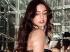 Disha Patani ने पहनी रिवीलिंग थाई-हाई स्लिट ड्रेस, 5 स्ट्रैंड डायमंड नेकलेस से आंखें हटाना हुआ मुश्किल