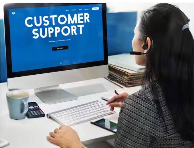 ਕਸਟਮਰ ਕੇਅਰ ਨੰਬਰ: ਗੂਗਲ 'ਤੇ ਕਸਟਮਰ ਕੇਅਰ ਨੰਬਰ ਨੂੰ ਹਮੇਸ਼ਾ ਧਿਆਨ ਨਾਲ ਸਰਚ ਕਰੋ ਕਿਉਂਕਿ ਅੱਜਕੱਲ੍ਹ ਹੈਕਰ ਜਾਂ ਧੋਖੇਬਾਜ਼ ਗੂਗਲ 'ਤੇ ਨੰਬਰ ਬਦਲਦੇ ਹਨ ਅਤੇ ਫਿਰ ਆਪਣੇ ਆਪ ਨੂੰ ਅਧਿਕਾਰਤ ਦੱਸ ਕੇ ਲੋਕਾਂ ਦੀ ਨਿੱਜੀ ਜਾਣਕਾਰੀ ਚੋਰੀ ਕਰਦੇ ਹਨ।