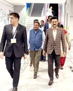 MK Stalin : ‘வயசானாலும் உங்க ஸ்டைல் மாறவே இல்ல...’ - புல்லட் ரயிலில் பயணம் செய்த முதல்வர் ஸ்டாலின் !