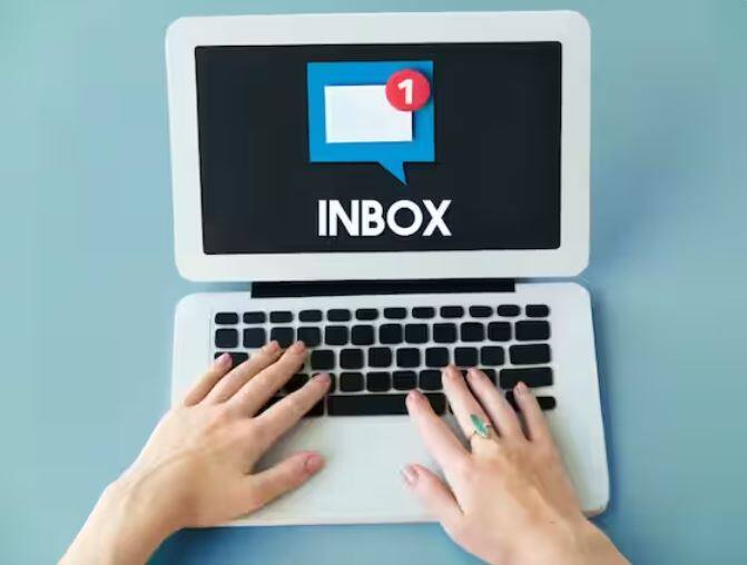 ਔਨਲਾਈਨ ਅਣਜਾਣ ਈਮੇਲਾਂ ਜਾਂ ਸੰਦੇਸ਼ਾਂ ਨੂੰ ਨਾ ਖੋਲ੍ਹੋ ਅਤੇ ਉਹਨਾਂ ਦਾ ਜਵਾਬ ਦੇਣ ਤੋਂ ਬਚੋ। ਜੇਕਰ ਤੁਸੀਂ ਜਵਾਬ ਦਿੰਦੇ ਹੋ, ਤਾਂ ਹੈਕਰ ਜਾਂ ਠੱਗ ਤੁਹਾਨੂੰ ਆਪਣੇ ਜਾਲ ਵਿੱਚ ਫਸ ਸਕਦੇ ਹਨ।