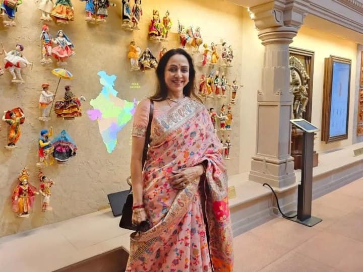 Hema Malini ने नए संसद भवन की खूबसूरत झलक दिखलाते हुए शेयर की Inside तस्वीरें, लिखी ये खास बात Hema Malini Shares her photos with New Parliament building from inauguration day Hema Malini ने नए संसद भवन की खूबसूरत झलक दिखलाते हुए शेयर की Inside तस्वीरें, लिखी ये खास बात