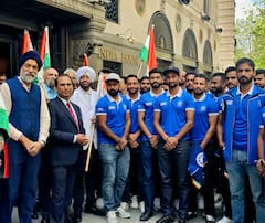 Indian Hockey Team : খোলামেলা আড্ডা, লন্ডনে ভারতীয় হাই কমিশনে সম্মানের মঞ্চে ভিন্ন মুডে ভারতীয় হকি দলের তারকারা