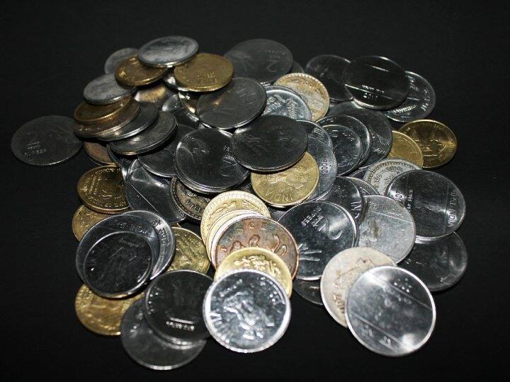 Coin Deposit Rule: बैंक में एक साथ कितने जमा करा सकते हैं सिक्के, जानिए आरबीआई के नियम RBI Guideline Coin Deposit in Bank Know Rule Process and others Details Coin Deposit Rule: बैंक में एक साथ कितने जमा करा सकते हैं सिक्के, जानिए आरबीआई के नियम