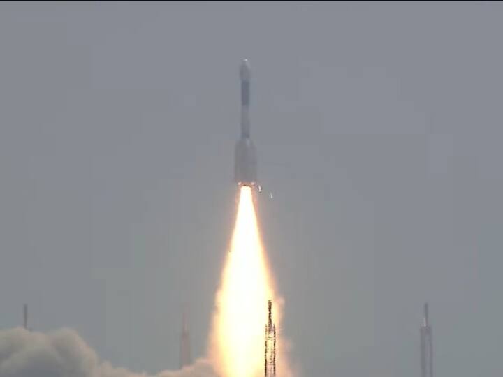 The Indian Space Research Organization successfully launched the navigation satellite NVS-1 at exactly 10.42 am on a GSLV rocket. GSLV F12: விண்ணில் வெற்றிகரமாக சீறிப்பாய்ந்தது ஜி.எஸ்.எல்.வி எப் 12...பயன்பாடுகள் என்னென்ன...?