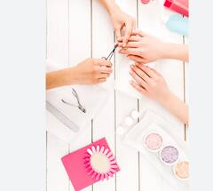 20 रूपयात करा मॅनिक्युअर आणि मिळवा सुंदर गुलाबी नखे