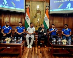 Indian Hockey Team : খোলামেলা আড্ডা, লন্ডনে ভারতীয় হাই কমিশনে সম্মানের মঞ্চে ভিন্ন মুডে ভারতীয় হকি দলের তারকারা