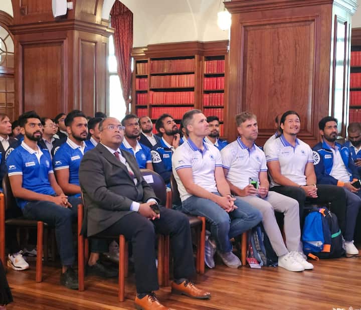 ভারতীয় হকি দলের তারকারা Deputy High Commissioner সুজিত ঘোষের সঙ্গে আলাপচারিতায় তুলে ধরেন তাঁদের হকি ও ব্যক্তিজীবনের একাধিক দিক।