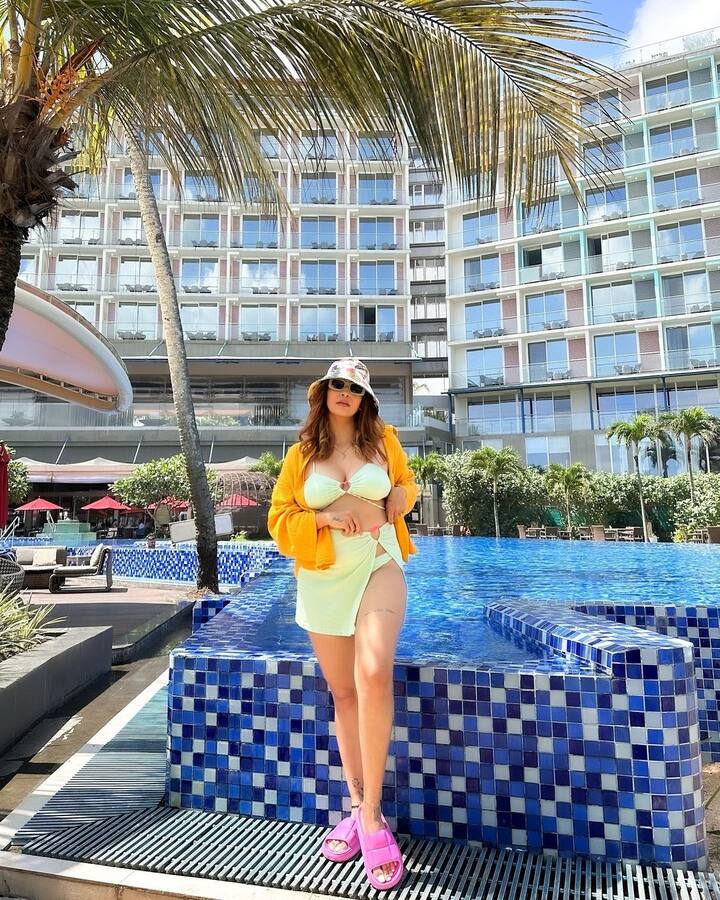 प्यार की ये एक कहानी, कैसी है यारियां, डियर इश्क, कहां हम कहां तुम, जैसे तमाम सीरियल्स में किश्वर मर्चेंट नजर आईं.