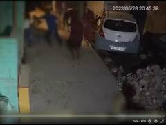 16-Yr-old Girl Stabbed, Stoned To Death By Boyfriend In Delhi. CM Attacks LG Over Law & Order