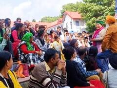 शिमला में कैंसर मरीज पहुंचे स्कूल, दिनभर बच्चों के साथ की मस्ती