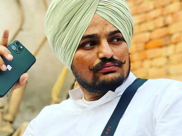 ਇਸ ਦਾ ਖੁਲਾਸਾ ਸਿੱਧੂ ਦੇ ਕਤਲ ਤੋਂ ਬਾਅਦ ਪਿਤਾ ਬਲਕੌਰ ਸਿੰਘ ਨੇ ਕੀਤਾ ਸੀ ਕਿ ਉਨ੍ਹਾਂ ਦੇ ਪੁੱਤਰ ਦੇ ਕਈ ਗੀਤ ਅਜੇ ਵੀ ਰਿਕਾਰਡ ਹੋਏ ਪਏ ਹਨ। ਮੇਰੀ ਕੋਸ਼ਿਸ਼ ਰਹੇਗੀ ਕਿ ਉਸ ਦੇ ਬੇਟੇ ਨੂੰ 7-8 ਸਾਲ ਤੱਕ ਜ਼ਿੰਦਾ ਰੱਖਾਂ। ਉਸ ਦੇ ਗੀਤ ਹੌਲੀ-ਹੌਲੀ ਰਿਲੀਜ਼ ਕੀਤੇ ਜਾਣਗੇ। ਮੂਸੇਵਾਲਾ ਦੀ ਟੀਮ ਨੇ 6-6 ਮਹੀਨਿਆਂ ਬਾਅਦ ਆਪਣੇ ਗੀਤ ਰਿਲੀਜ਼ ਕਰਨ ਲਈ ਪਰਿਵਾਰ ਨਾਲ ਗੱਲਬਾਤ ਕੀਤੀ ਸੀ।