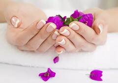 20 रूपयात करा मॅनिक्युअर आणि मिळवा सुंदर गुलाबी नखे