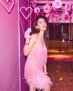 లవ్ బూత్‌లో మెహ్రీన్ - హలో హనీ హార్ట్ మిస్సాయే అంటున్న ఫ్యాన్స్!