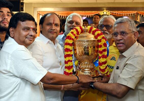 IPL 16 Winner CSK: ఐపీఎల్ ట్రోఫీతో నేరుగా శ్రీవారి ఆలయానికి వెళ్లి సీఎస్కే ప్రత్యేక పూజలు