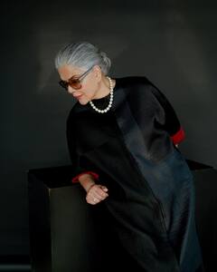 71 की उम्र में ब्लैक ड्रेस और पर्ल नेकपीस में बला की खूबसूरत लगीं Zeenat Aman, लिस्ट शेयर कर बताई ख्वाहिश