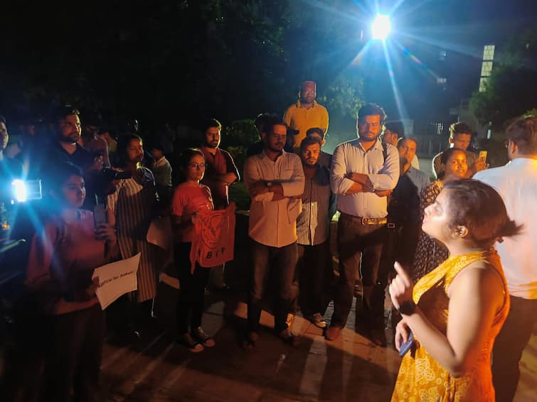 ABVP student Protest in Delhi University demand Sentence to death for Sakshi Killer Sahil ann Delhi Murder Case: शिक्षण संस्थानों तक पहुंची नाबालिग लड़की की हत्या की आग, छात्रों ने की आरोपी को फांसी देने की मांग