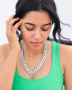 Mirnalini Ravi: లేతాకు అందంతో మెరిసిపోతున్న మృణాళిని రవి