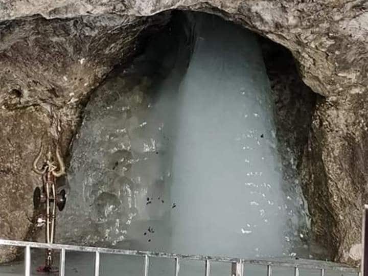 यात्रा के रूट को तैयार करने का काम भी जोरों से चल रहा है. श्राइन बोर्ड और सुरक्षा बल के अधिकारी व्यवस्था के लिए गुफा तक पहुंच गए हैं.