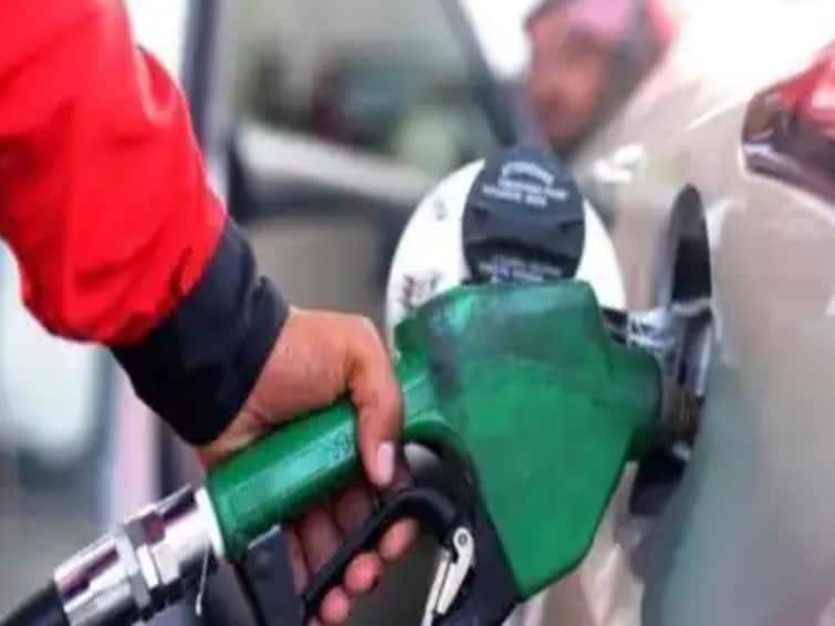 Nayara energy sells petrol diesal at Rs1 less than PSUs Petrol Diesel Price: அரசை விட லிட்டருக்கு ரூ.1 குறைத்து பெட்ரோல், டீசல் விற்பனை: அசத்தும் தனியார் நிறுவனம் - எப்படி?