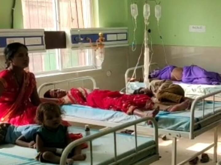 food poisoning in Aurangabad More than one and half dozen people admit to Community Health Center in bihar news ann Aurangabad News: औरंगाबाद में बाराती की विदाई के बाद खा लिया शादी में बचा गुलाम जामुन, सभी हुए फूड पॉइजनिंग के शिकार