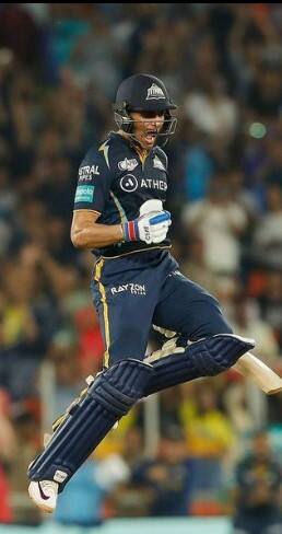 இந்த ஐபிஎல் சீசனில் 890 ரன்கள் அடித்து அதிக ரன்கள் அடித்தவர் என்ற சாதனையை படைத்தார் சுப்மன் கில்.