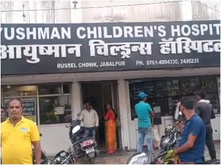 jabalpur a doctor has been beaten up by a family and locals after death of a kid ann Jabalpur: मौत के बाद भी पैसे के लिए निजी अस्पताल कर था बच्चे का 'इलाज'! स्थानीय लोगों ने डॉक्टर से की मारपीट