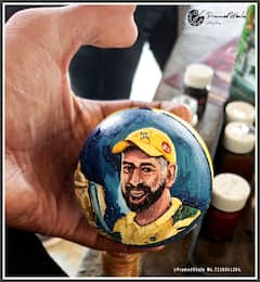 MS Dhoni:  परभणीतील धोनीच्या चाहत्यानं बॉलवर साकारलं धोनीचं चित्र; लागला दोन तासांचा अवधी, फोटो सोशल मीडियावर व्हायरल