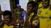 MS Dhoni Hands Over Trophy To Ravindra Jadeja Ambati Rayudu: ధోనీ ట్రేడ్ మార్క్ ఇది..!